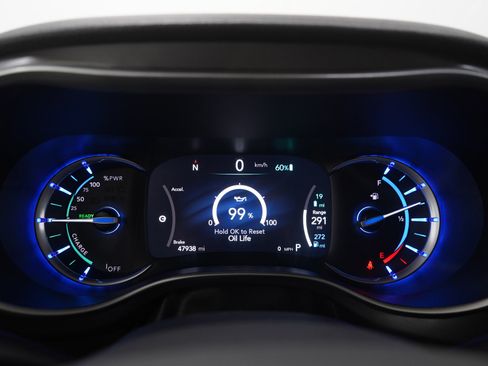 Used 2023 Chrysler Pacifica Touring-L image 27