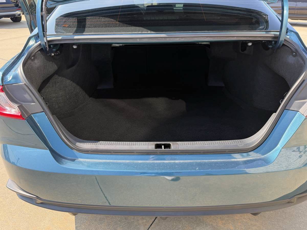 Used 2025 Toyota Camry SE FWD image 7