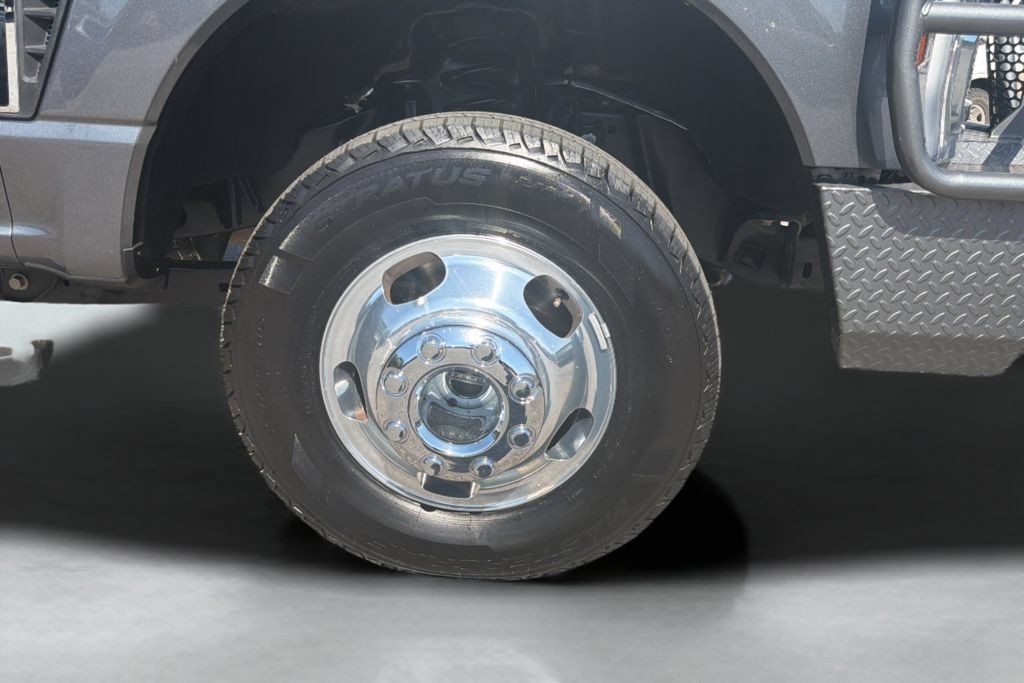 Used 2025 Ford F350 Lariat AWD/4WD image 16