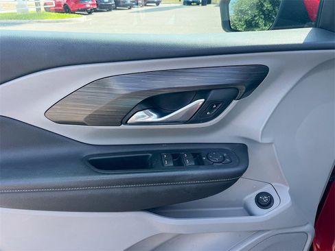 Used 2022 GMC Terrain SLE w/ Driver Convenience Package image 9