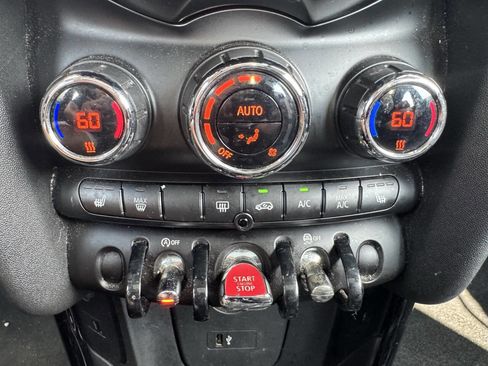 Used 2019 MINI Cooper 4-Door Hardtop w/ Signature Upholstery Package image 14