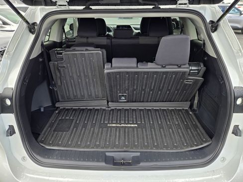 Used 2023 Toyota Highlander L FWD image 27