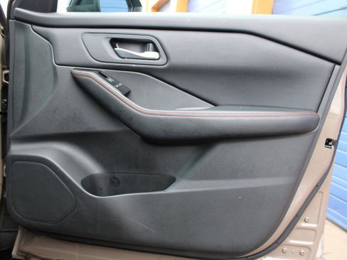 Used 2025 Nissan Rogue SV image 44