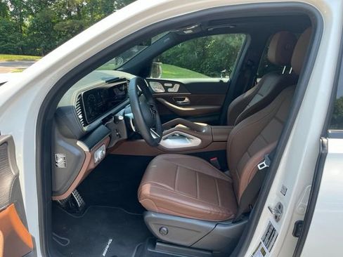 Used 2024 Mercedes-Benz GLS 450 4MATIC image 5
