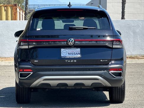 Used 2025 Volkswagen Taos SE AWD/4WD image 5
