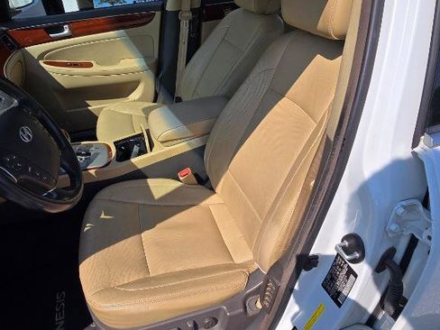 Used 2013 Hyundai Genesis 3.8 RWD image 9