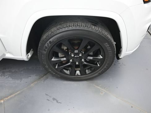 Used 2020 Jeep Grand Cherokee Altitude AWD/4WD image 36