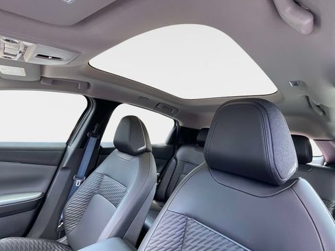 New 2026 Nissan Leaf Platinum+ w/ Floor Mat Package (Platinum+) FWD image 16