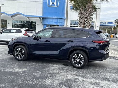 Used 2023 Toyota Highlander XLE image 13