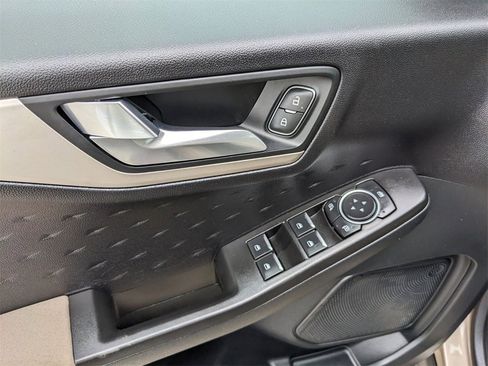 Used 2020 Ford Escape SE image 19