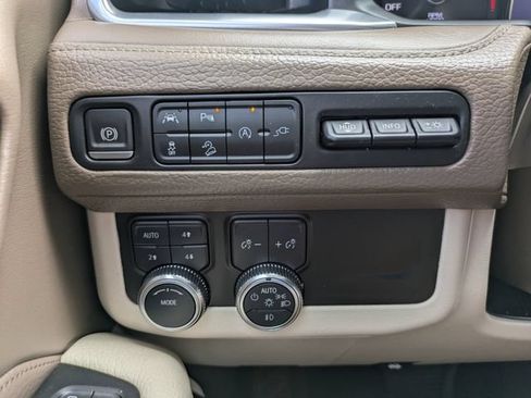 Used 2021 GMC Yukon XL Denali AWD/4WD image 32