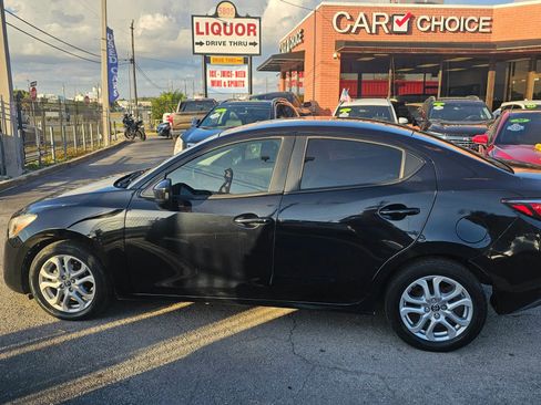 Used 2018 Toyota Yaris iA image 6