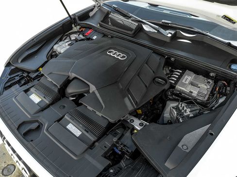 Used 2022 Audi Q8 Premium image 52