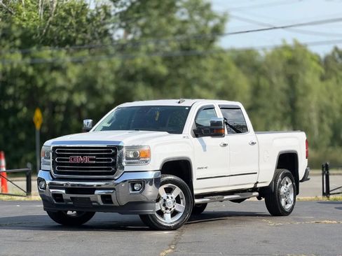 Used 2016 GMC Sierra 2500 SLT w/ Duramax Plus Package AWD/4WD image 3