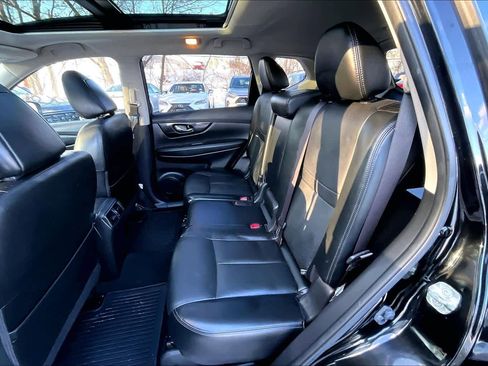 Used 2018 Nissan Rogue SL w/ Premium Package image 20