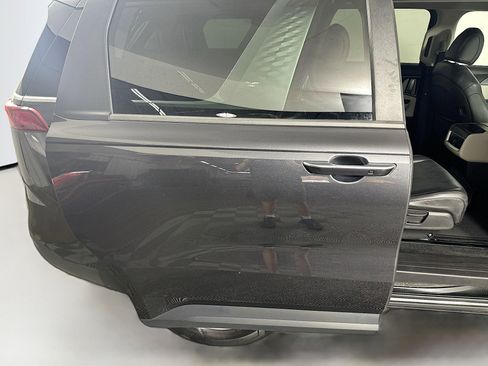 Used 2024 Kia Carnival LX image 30