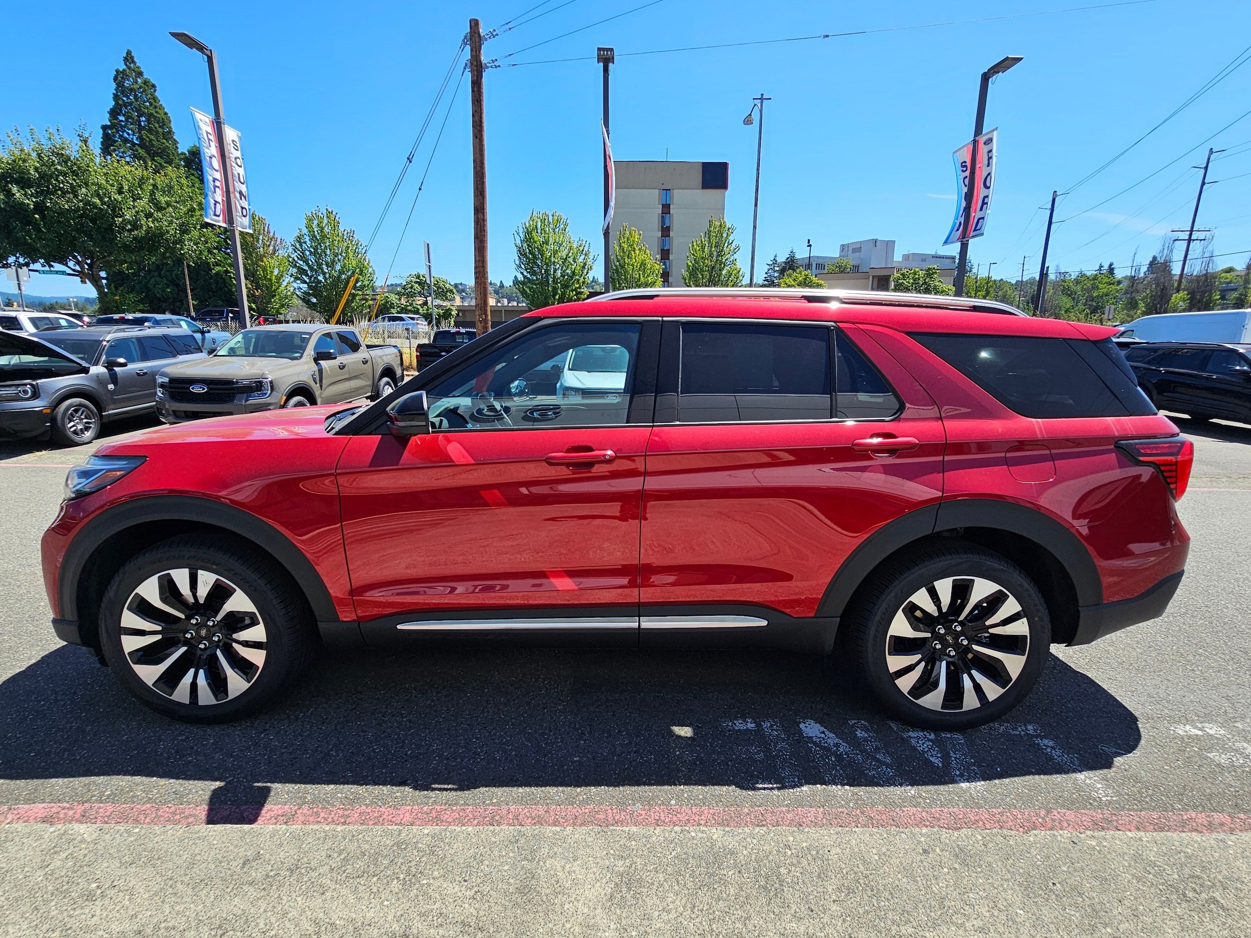 New 2026 Ford Explorer Platinum w/ LUX Leather Package AWD/4WD image 2