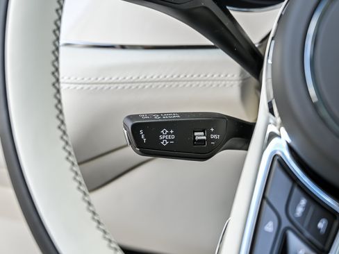 New 2026 Bentley Bentayga AWD/4WD image 32