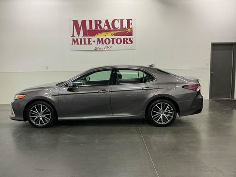 Used 2021 Toyota Camry XLE FWD image 2