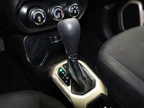 Used 2017 Jeep Renegade Latitude image 26