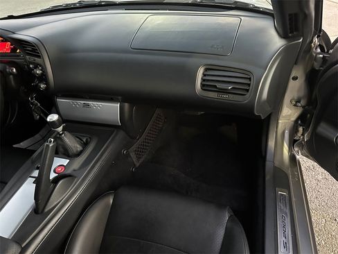 Used 2004 Honda S2000 image 13