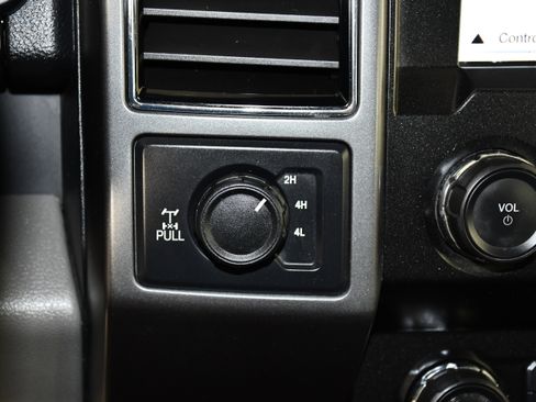 Used 2019 Ford F150 XLT w/ Equipment Group 302A Luxury AWD/4WD image 28