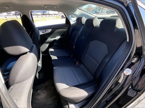 Used 2023 Kia Forte LXS w/ LXS Technology Package image 17