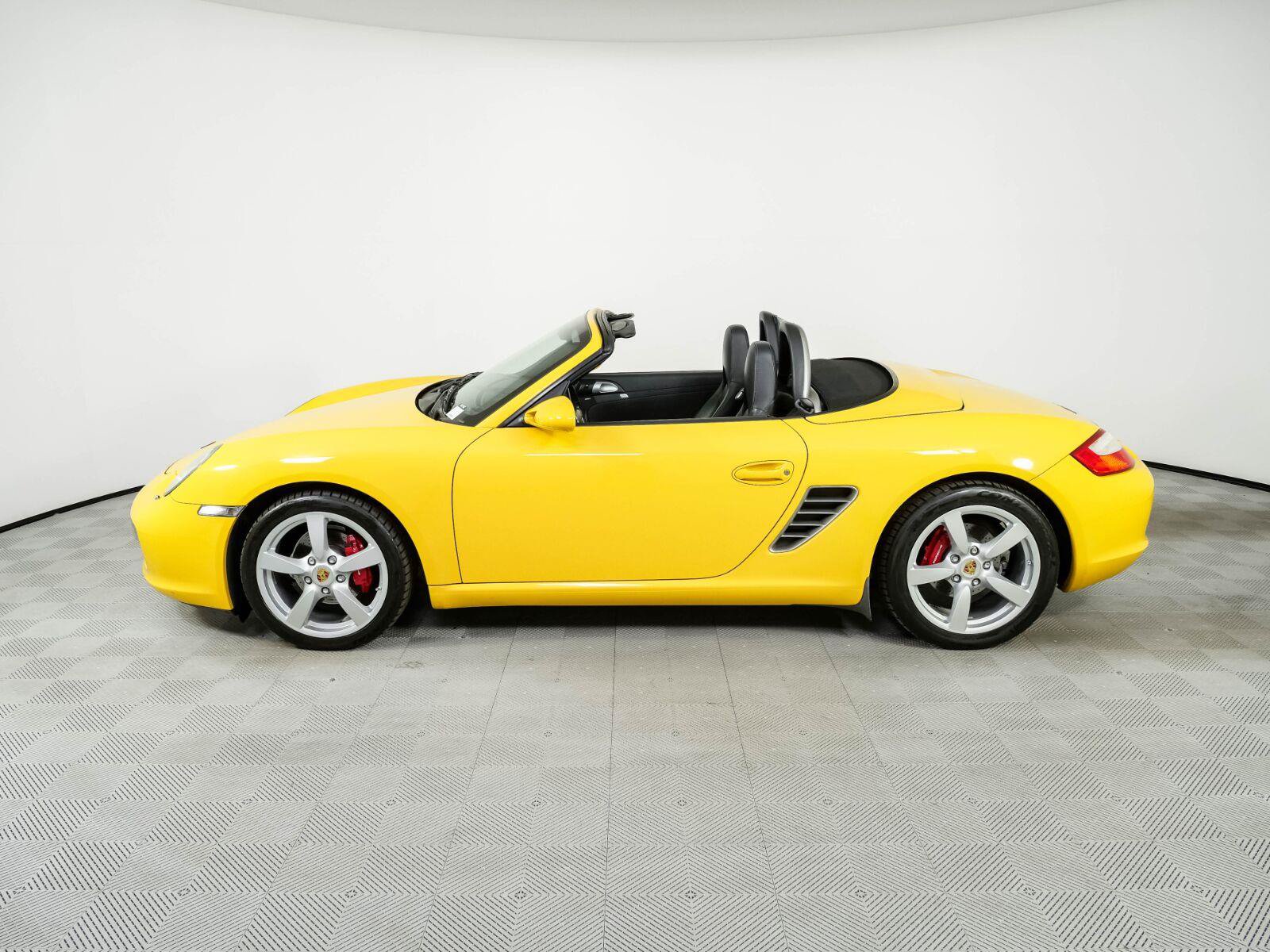 Used 2005 Porsche Boxster RWD image 2