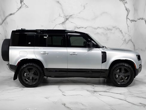 Used 2022 Land Rover Defender 110 X-Dynamic SE AWD/4WD image 14