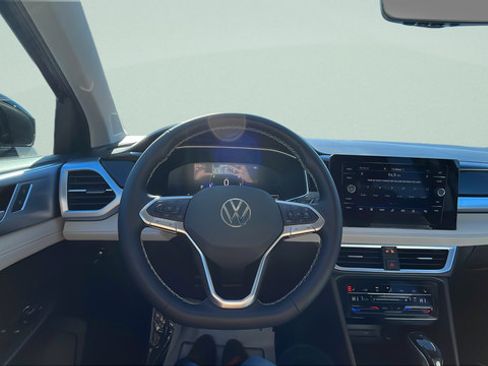 New 2026 Volkswagen Taos SE AWD/4WD image 28