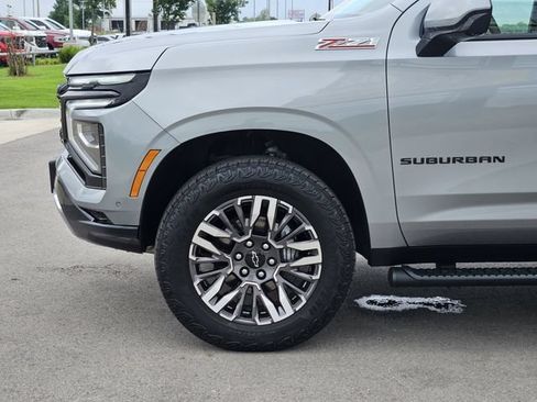 Used 2025 Chevrolet Suburban Z71 AWD/4WD image 10