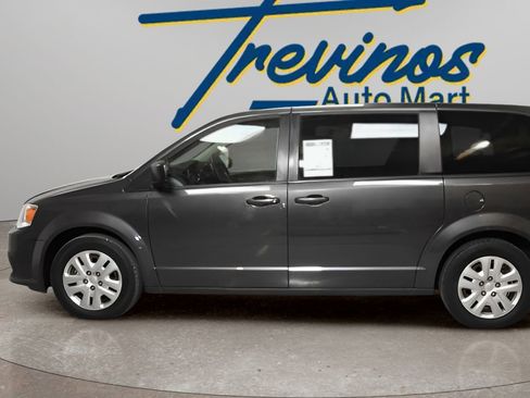 Used 2018 Dodge Grand Caravan SE w/ UConnect Hands-Free Group image 8