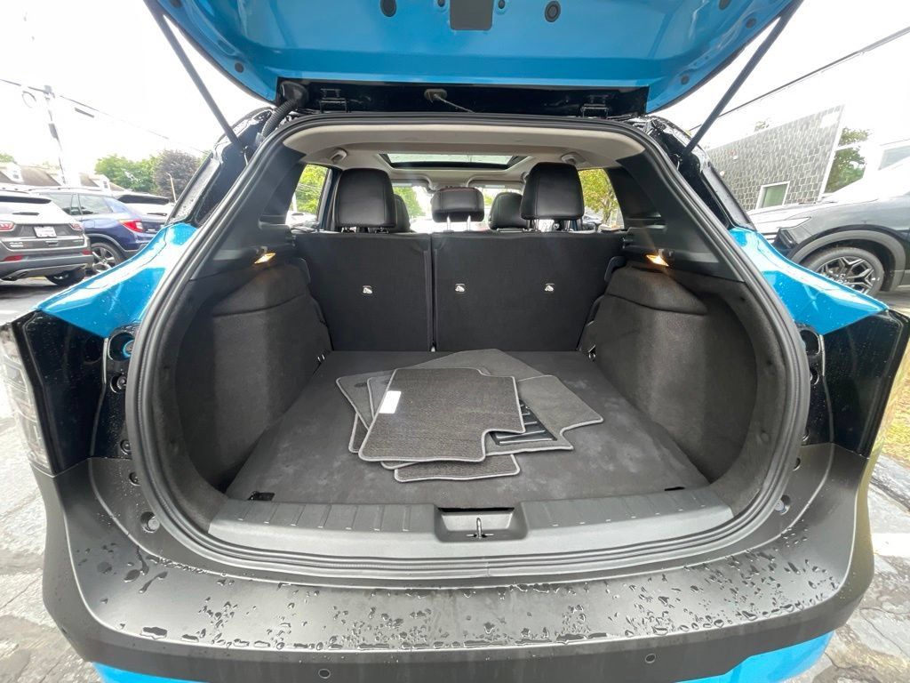 Certified 2025 Nissan Kicks SR w/ SR Premium Package AWD/4WD image 44