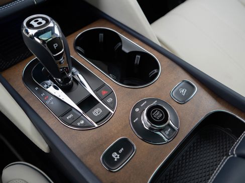 Used 2023 Bentley Bentayga image 26