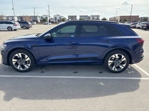 Used 2022 Audi e-tron Premium image 2
