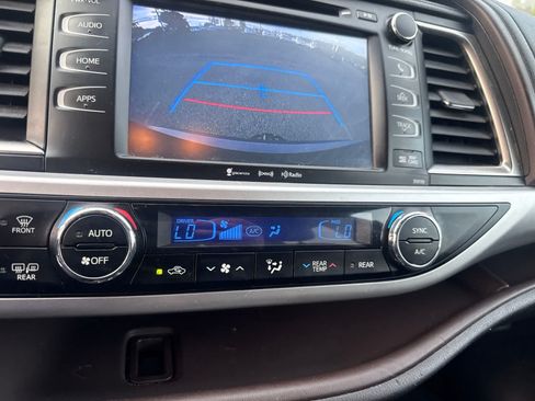 Used 2016 Toyota Highlander XLE AWD/4WD image 18