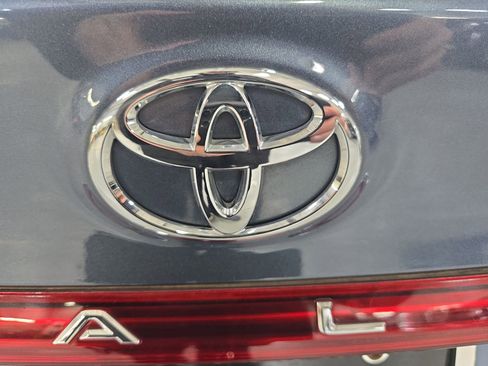 Used 2021 Toyota Avalon XLE FWD image 13