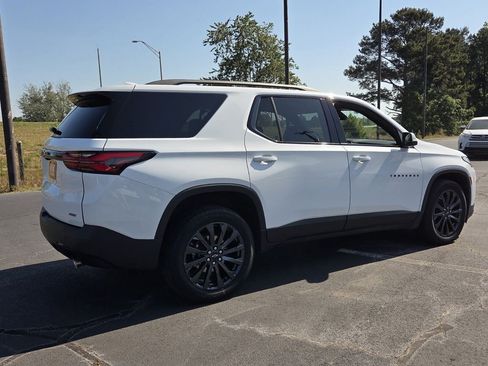 Used 2023 Chevrolet Traverse RS FWD image 14