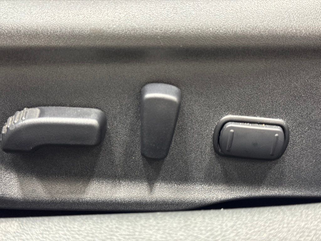 Used 2020 Nissan Sentra SV w/ SV Premium Package FWD image 17
