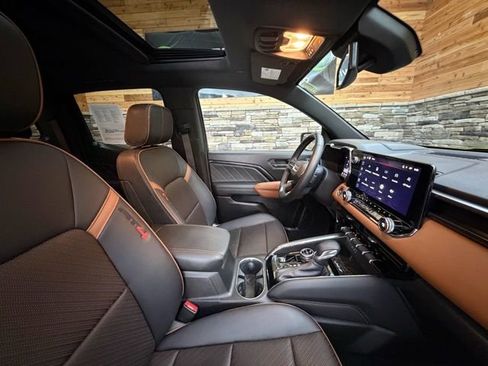 Used 2023 GMC Canyon AT4 w/ AT4 Premium Package image 13