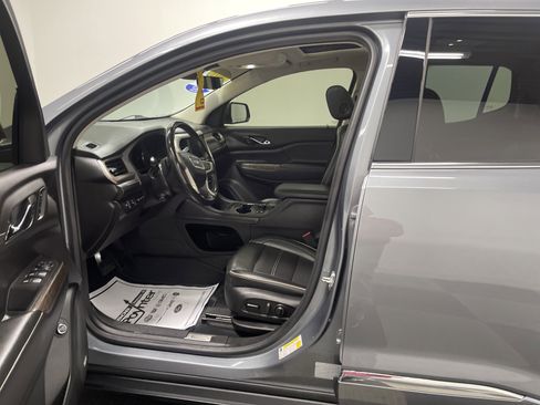 Used 2022 GMC Acadia Denali w/ Denali Ultimate Package image 9