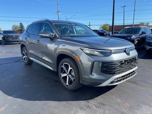 New 2025 Volkswagen Tiguan SE image 8