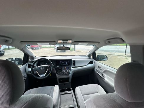 Used 2015 Toyota Sienna LE FWD image 9
