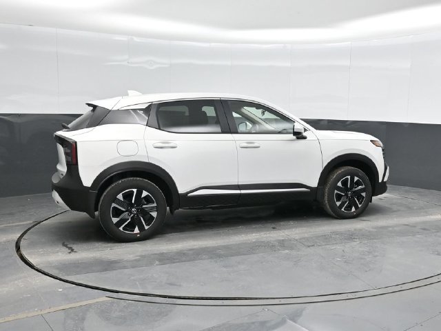 Used 2025 Nissan Kicks SV AWD/4WD image 4