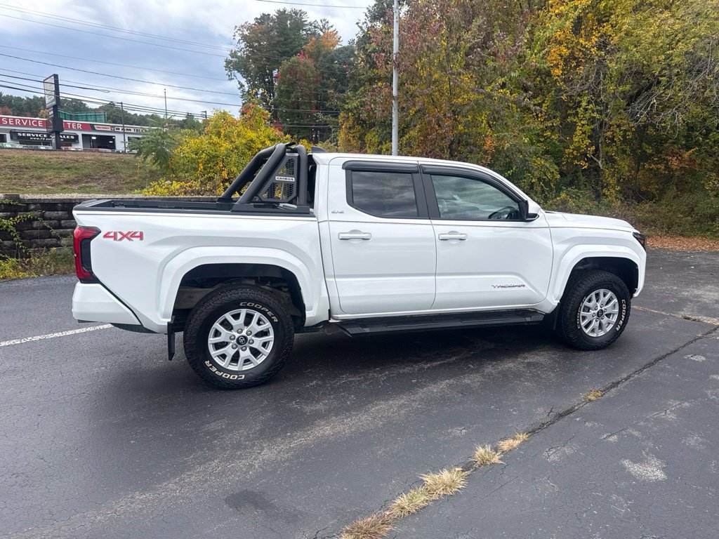 Certified 2024 Toyota Tacoma SR5 AWD/4WD image 10
