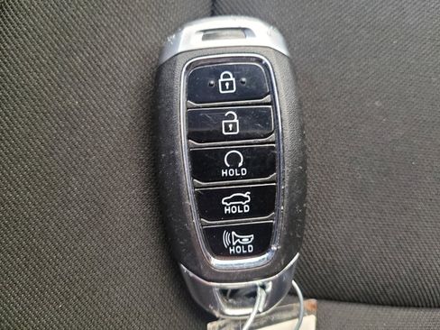 Used 2023 Hyundai Elantra SEL w/ Preferred Accessory Package FWD image 32