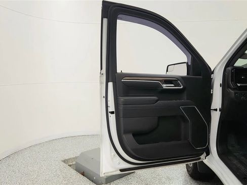 Used 2022 Chevrolet Silverado 1500 LT image 32