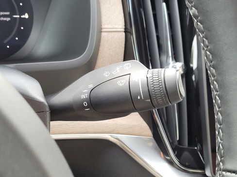 Certified 2025 Volvo XC90 T8 Plus image 23