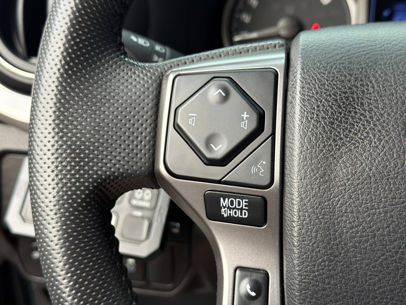 Used 2022 Toyota Tacoma SR5 w/ Technology Package AWD/4WD image 27