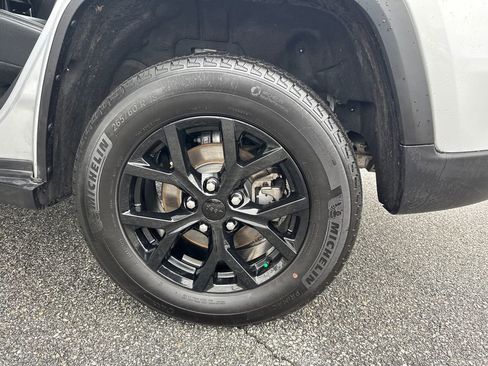 Used 2024 Jeep Grand Cherokee Altitude image 19